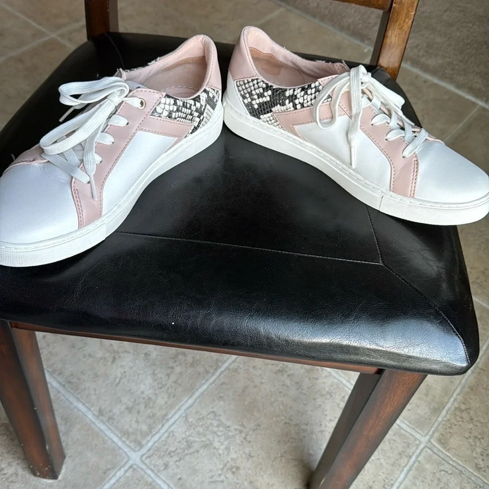 Kate Spade White and Pink Minimalist Sneakers